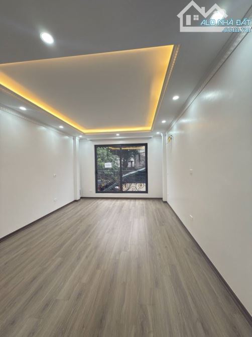- Bán nhà đường Trần Cung, sát phố, nội thất xịn sò, 73m2, 11.5 tỷ. - 2