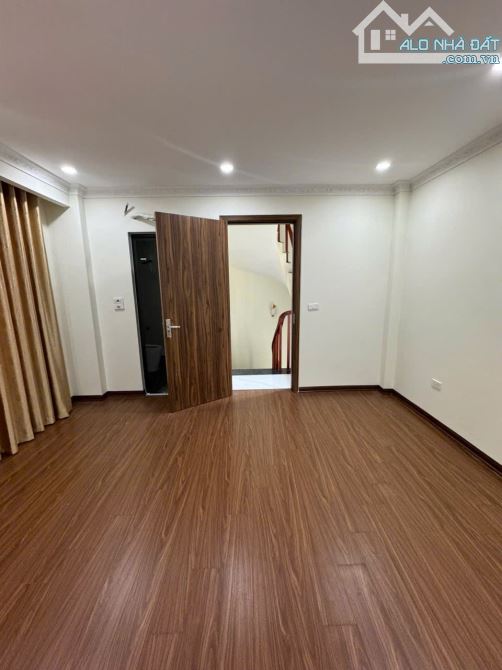 Nhà Bát Khối Diện tích 30m2 giá 6.xtỷ Gần AEON, Đường Cổ Linh, Cầu Vĩnh Tuy - 2