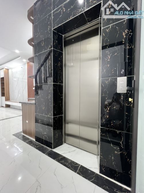 Siêu phẩm. -  lĩnh nam  -  ô tô đỗ cửa - thang máy - 36m -5 Tầng - chào 6,8 tỷ - 2