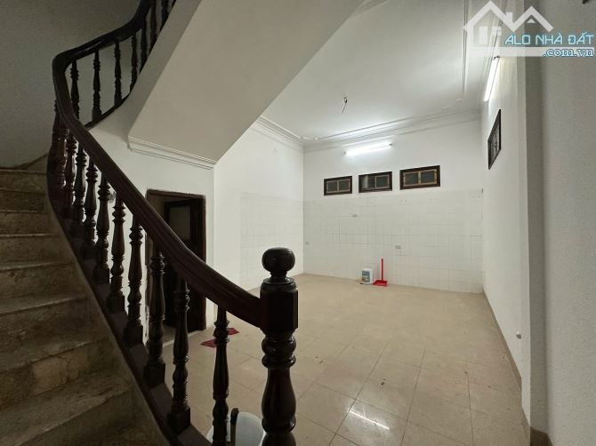 Bán Nhà Mặt Phố Quận Ba Đình 80m4T MT5m Vỉa Hè 3 THOÁNG VIEW Công Viên 52 Tỷ Kim Mã. - 2
