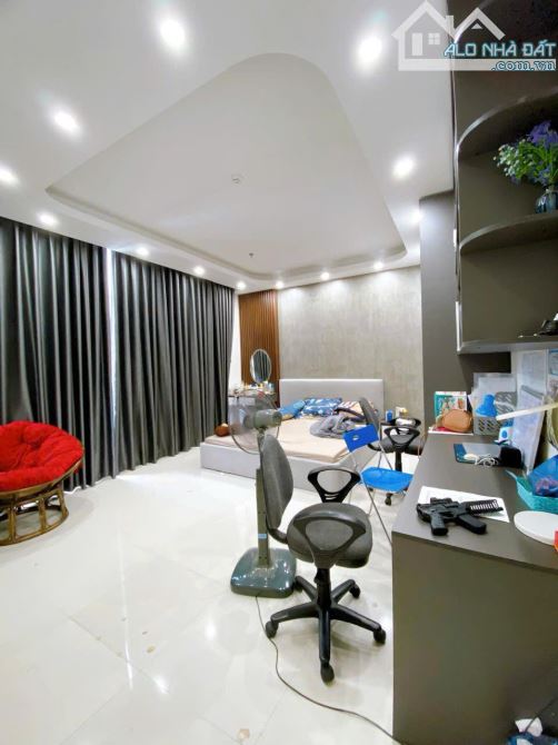 HOT 62 Nguyên Hồng, Đống Đa, phân lô, đường ôtô tránh, m.tiền khủng 5.5, 70m chỉ 27.5 tỷ - 2