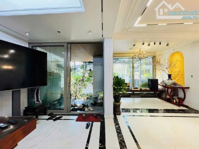 Bán nhà riêng Thái Hà Đống Đa 46tỷ,160m2 *4 tầng,mặt tiền 11m - 2