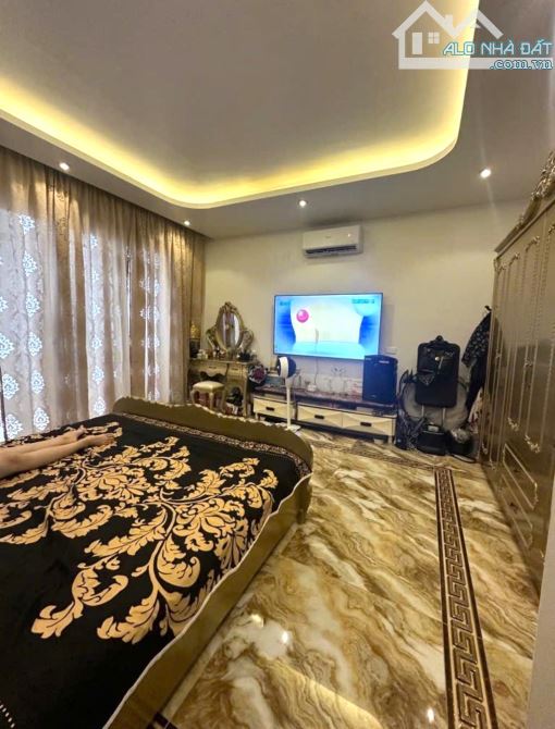 BÁN NHÀ LÔ GÓC 3 MẶT THOÁNG PHỐ VĨNH PHÚC - 72M2- 4 TẦNG - 4.8M MẶT TIỀN - 17.5 TỶ - VIP ! - 2