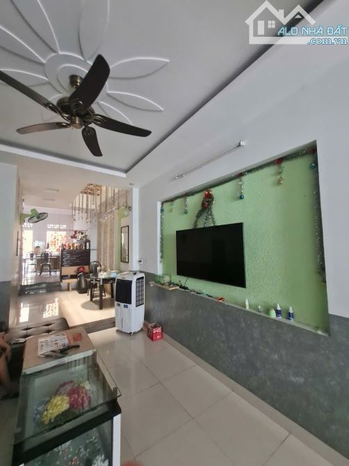 Bán nhà 3 tầng mặt tiền Mê Linh TTTP Nha Trang dt 82m2 giá 9tỷ5 - 2