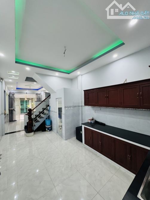 NGAY CHỢ BÌNH TRỊ ĐÔNG TÊN LỬA - ĐƯỜNG 6M THÔNG - NHÀ 2 TẦNG BTCT - 42M2 - 4.X TỶ - 2