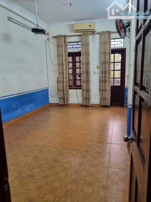 Cho thuê nhà Phương mai ,Đống Đa  làm văn phòng, kho để hàng, lớp học...dt 30x4 giá 10tr - 2
