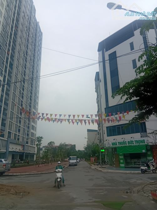 LÔ GÓC HIẾM CÓ, PHÂN LÔ DV YÊN NGHĨA, VỈA HÈ Ô TÔ, KHINH DOANH ĐỈNH 5X10 50M2, Giá 1.xt - 3