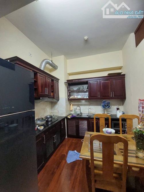 Cần bán gấp căn hộ chung cư tòa N07, phố Thành thái, Quận  Cầu Giấy dt 85m, tầng 6,giá 6,2 - 3