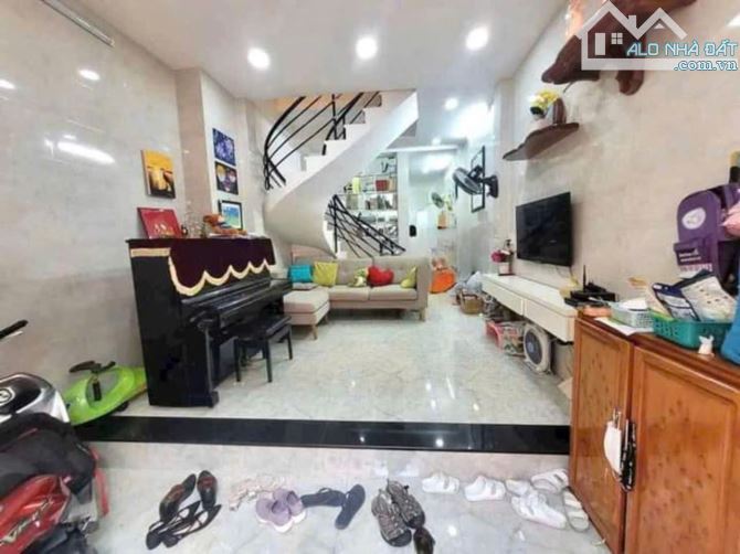 KẸT VỐN BÁN GẤP NHÀ VƯỜN CHUỐI Q3 60M2 2TY570TR SHR NẰM GẦN CHỢ - 3