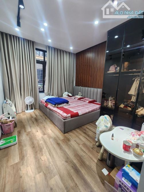 Nhà mặt ngõ kinh doanh, phố Vũ Tông Phan. 60m, mt 5m. Giá 14 tỷ - 3