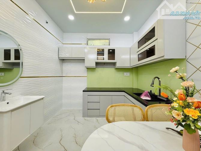 Mua ngay căn nhà 2 tầng ngay nhà Nguyễn Thiện Thuật, Quận 3. Giá: 4 Tỷ 020 / 52m2. SHR - 3