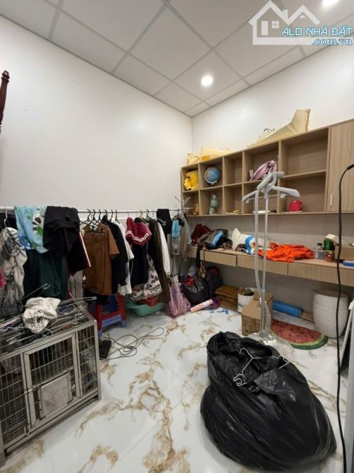 QUẬN 8 NGAY CẦU CHÀ VÀ KẾ QUẬN 5 - DT GẦN 60M2 CN ĐỦ - NỞ HẬU TÀI LỘC - HẺM THÔNG - 5.4 TỶ - 3