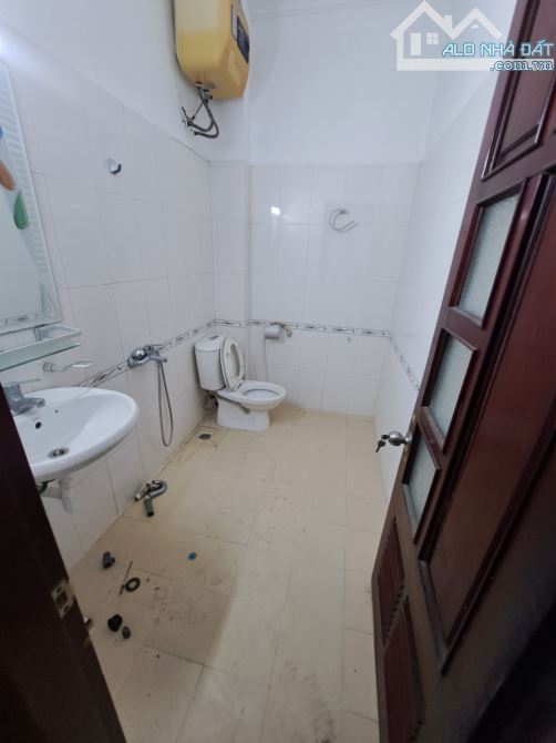 Cho thuê nhà ngõ 165 Dương Quảng Hàm, Dt 50m2 x 5 tầng, mặt tiền 4m, ngõ ô tô đậu cửa - 3