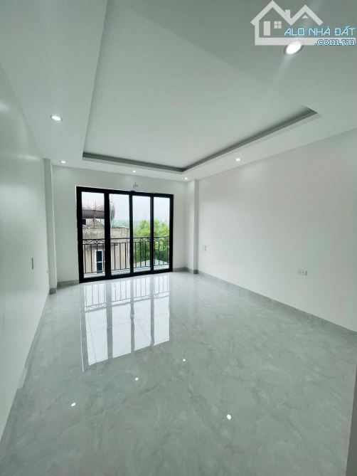BÁN NHÀ LĨNH NAM - HOÀNG MAI - 37m x 6 TẦNG THANG MÁY - NGÕ Ô TÔ - VỈA HÈ - 5,7 TỶ - 3