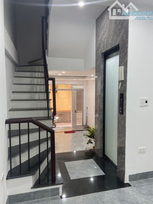 - Bán nhà đường Trần Cung, sát phố, nội thất xịn sò, 50m2, 10.5 tỷ. - 3