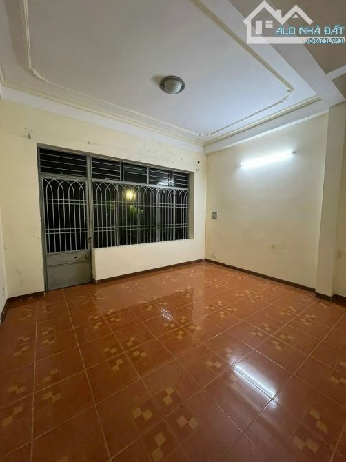 Bán nhà 2.5 tầng mặt tiền Đỗ Quang. Dt 55m2 ngang 5m sát Nguyễn Văn Linh vị trí đẹp - 3