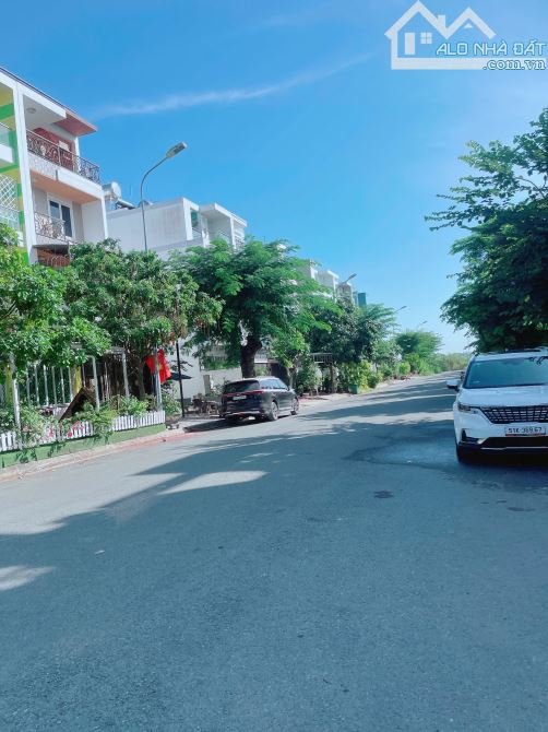 Cần bán lô đất Biệt Thự nền Q - 200m2 căn góc đường 12m KDC 13E Intresco giá 39Tr/m2 - 3