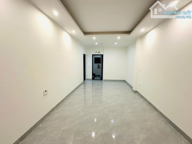 NHÀ PHÂN LÔ MINH KHAI - DIỆN TÍCH 41/45MT2 - 6 TẦNG THANG MÁY - GẦN PHỐ - Ô TÔ ĐỖ CỔNG - 3