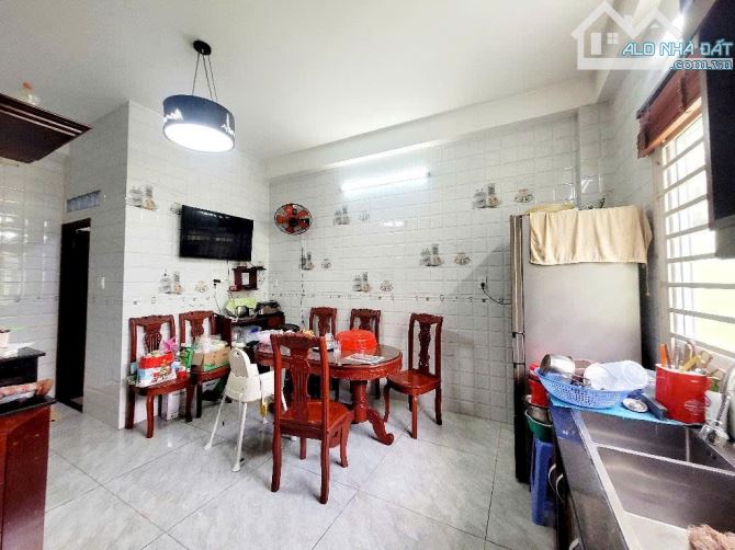 Siêu Phẩm - Nguyễn Hồng Đào - 84m2 - ngang 4m2 - 4 tầng full nội thất WC riêng - chỉ 12 tỷ - 3