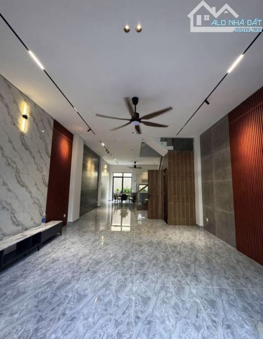 LÊN SÓNG NHÀ ĐẸP QUẬN 3, ĐƯỜNG TRƯƠNG QUYỀN - GIÁ:4TỶ880/72M2 (4,8x15M). SHR - 3