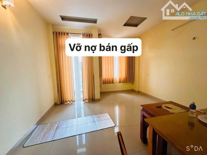 BÌNH TÂN - VỠ NỢ BÁN GẤP TRONG TUẦN NHÀ ĐẸP NỞ HẬU  80M - 3 TẦNG- HẺM 8M – NHỈNH 5 TỶ - 3