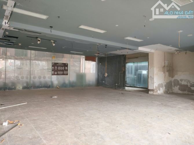Cho thuê mặt bằng góc 2 mặt tiền cao ốc 30 tầng ngang 12m - 3