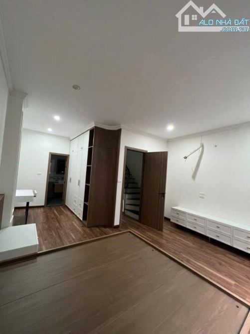 Bán Nhà Lô Góc Gần Đường Nguyễn Văn Cừ, 36,7m2, 5 Tầng, Cực Gần Ôtô, Giá Đầu Tư 6,2 Tỷ - 3