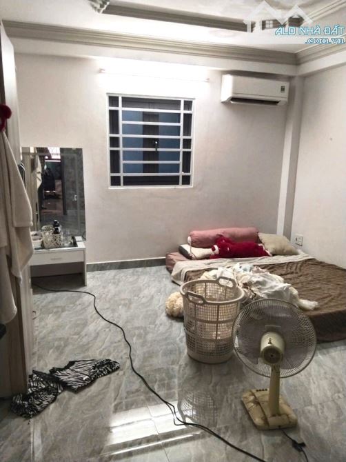 NGAY LÊ THÚC HOẠCH TÂN PHÚ -NHÀ 3 TẦNG BTCT -HẺM ÔTÔ THÔNG -48M2(4x12) -3 PN. CHỈ HƠN 5 TỶ - 3