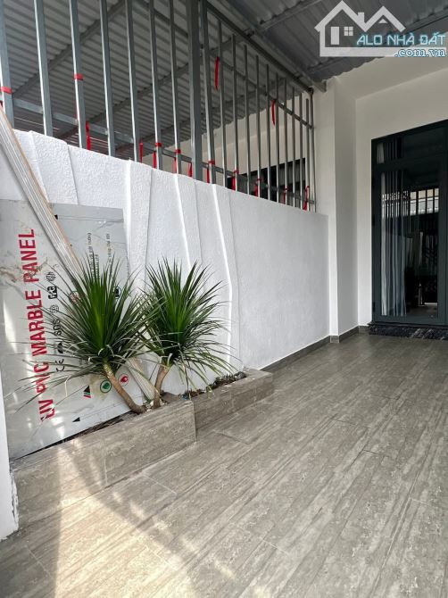 Bán nhà sát bên KDC Hiệp Thành 1, tp Thủ Dầu Một. 3p ngủ, sân ôtô,...đường ôtô thông. - 3
