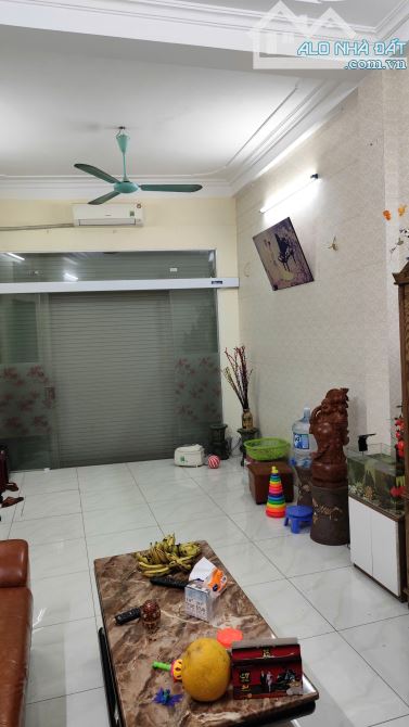 CHÍNH CHỦ BÁN NHÀ KIM GIANG 46.6m,MẶT TIỀN 6M,5M RA 3 Ô TÔ TRÁNH,CHỢ SÁT NHÀ,CHO THUÊ ĐỈNH - 3