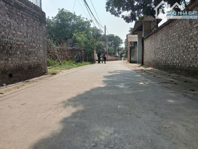 BÁN GẤP 390m² đất tại số nhà.. đương Trung tâm xã thôn Vụ Bản, xã Minh Trí, SS - 3