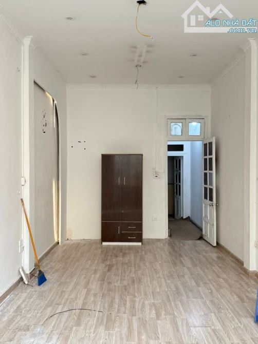 Nhỉnh 22 tỷ có ngay nhà mặt phố Trần Quý Kiên, DT40m, MT4, nhà 5 tầng - 3