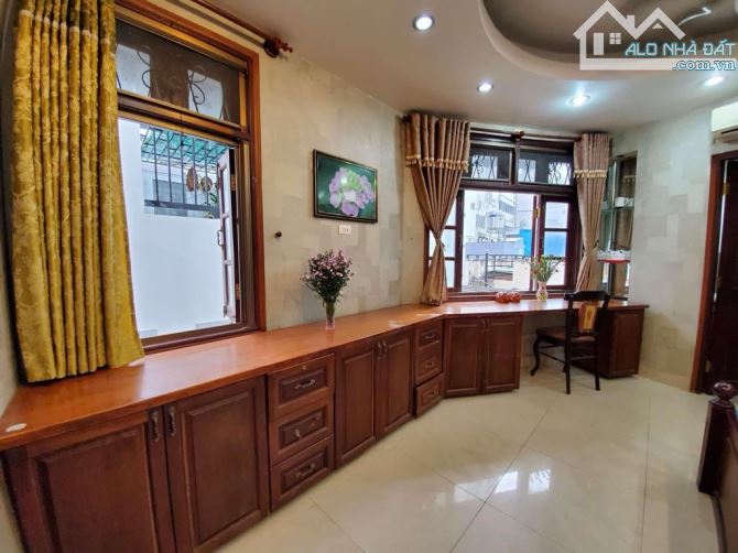 Nguyễn vănTrỗi, ngay sau UBND QuậnHẻm xe hơi, 3 mặt tiền, 72m2, 5 tầng BTCT 5m X 14m, 11,5 - 3
