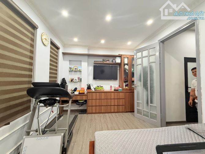 BÁN CỰC GẤP nhà Trích Sài, Tây Hồ 42m2, 5 tầng, giá 7.15 tỷ - 3