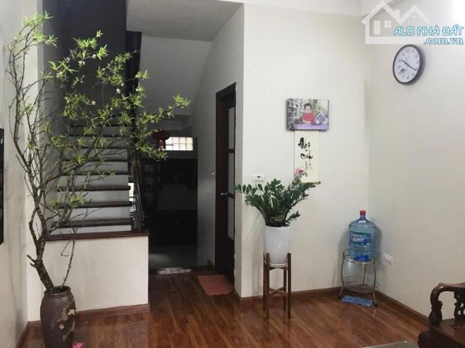 PHÂN LÔ CẠNH CHỢ XANH - 2 MẶT NGÕ THOÁNG - Ô TÔ DỪNG ĐỖ - DÂN XÂY 40m2 * 5T - 3