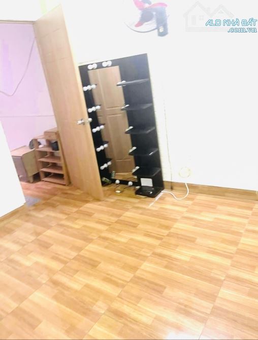 CẦN BÁN NHÀ 4 TẦNG,5PN - QUẬN 3 - H3G - LÝ CHÍNH THẮNG - DT: [ 4m x 10m ] - CHỈ 5,2 TỶ TL - 3