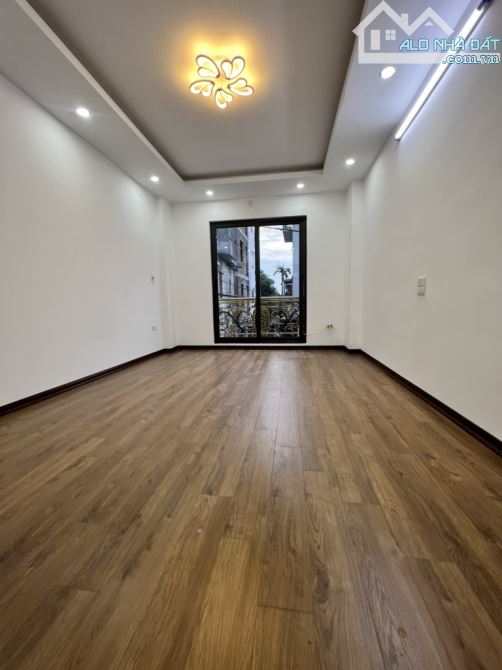 Siêu phẩm. -  lĩnh nam  -  ô tô đỗ cửa - thang máy - 36m -5 Tầng - chào 6,8 tỷ - 3