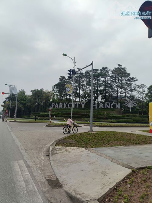 GIảm 3,5 tỷ bán nhà mặt phố Vành Đai 3.5, TT20 Văn Phú 100 m2, 5 tầng đường 40m - 3