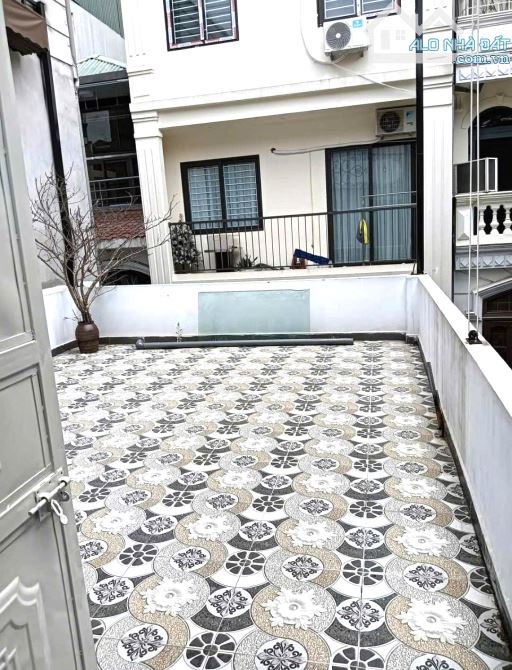 BÁN NHÀ LÔ GÓC 3 MẶT THOÁNG PHỐ VĨNH PHÚC - 72M2- 4 TẦNG - 4.8M MẶT TIỀN - 17.5 TỶ - VIP ! - 3