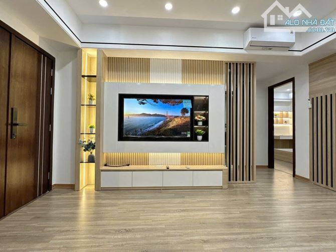 Bán căn 3 ngủ view hồ (ảnh tự chụp) toà OCT2 - ĐN2 Bắc Linh Đàm, Hoàng Mai - 3