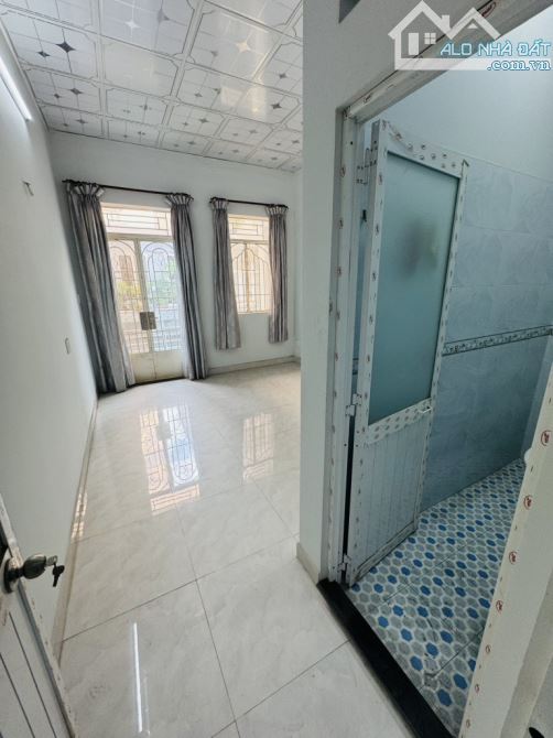 NGAY CHỢ BÌNH TRỊ ĐÔNG TÊN LỬA - ĐƯỜNG 6M THÔNG - NHÀ 2 TẦNG BTCT - 42M2 - 4.X TỶ - 3