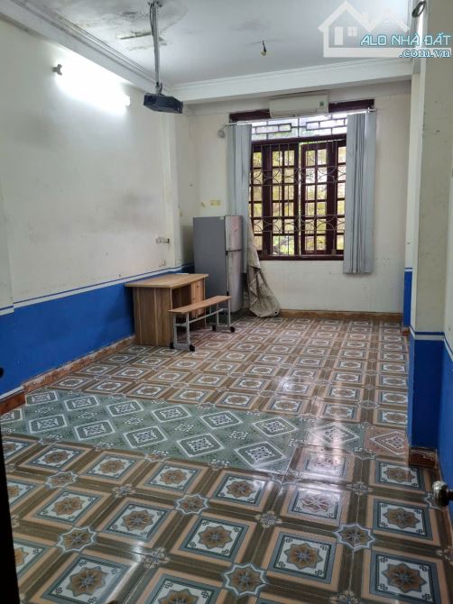 Cho thuê nhà Phương mai ,Đống Đa  làm văn phòng, kho để hàng, lớp học...dt 30x4 giá 10tr - 3