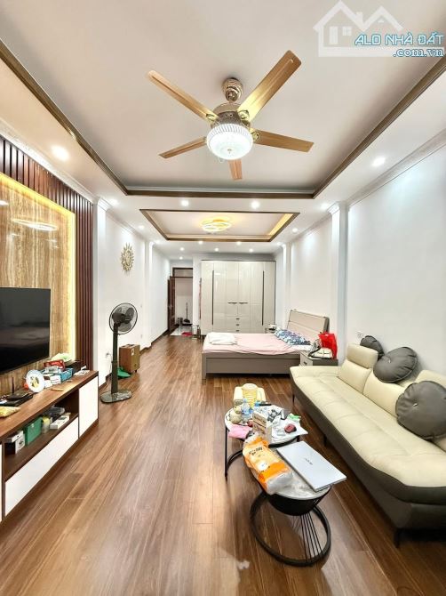 Lĩnh Nam - Oto vào nhà, nhà mới ở luôn - 66m*6T - 17 Tỷ - Không đăng ảo - 4