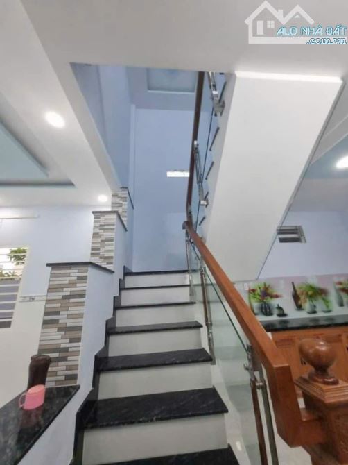KẸT VỐN BÁN GẤP NHÀ VƯỜN CHUỐI Q3 60M2 2TY570TR SHR NẰM GẦN CHỢ - 4