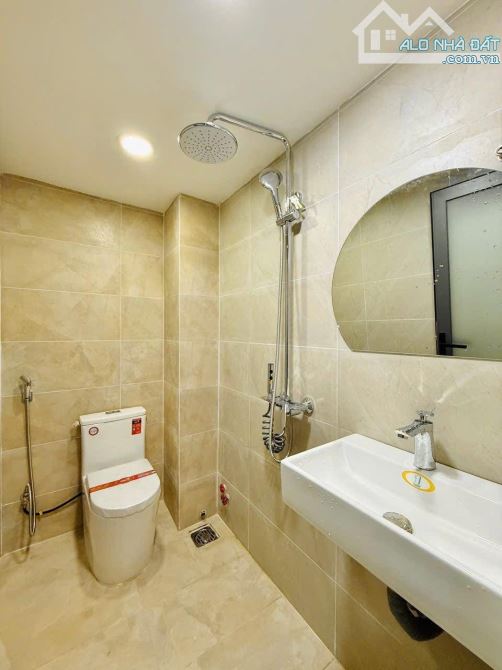 Mua ngay căn nhà 2 tầng ngay nhà Nguyễn Thiện Thuật, Quận 3. Giá: 4 Tỷ 020 / 52m2. SHR - 4