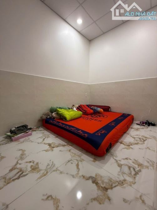 QUẬN 8 NGAY CẦU CHÀ VÀ KẾ QUẬN 5 - DT GẦN 60M2 CN ĐỦ - NỞ HẬU TÀI LỘC - HẺM THÔNG - 5.4 TỶ - 4