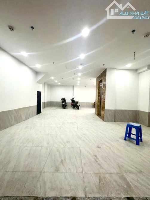 BÁN TÒA NHÀ 8T THANG MÁY  MẶT PHỐ CỰ LỘC ÔTÔ TRÁNH 90M 18P DÒNG TIỀN 1.8TỶ/NĂM - 4