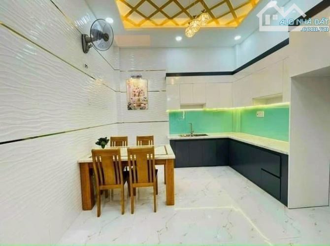 Bán nhà ngay Võ Văn Tần, Q3. Giá: 2 tỷ 390tr, sổ hồng riêng, kinh doanh sầm uất - 4