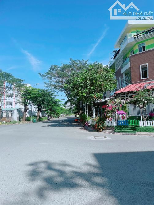 Cần bán lô đất Biệt Thự nền Q - 200m2 căn góc đường 12m KDC 13E Intresco giá 39Tr/m2 - 4