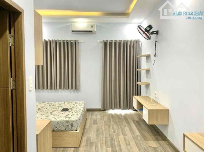 Cho thuê nhà Mặt tiền tân hương, tân phú, dt 4,25 x 25m, nhà 3 lầu, 5pn 6tolet, giá 24tr - 4